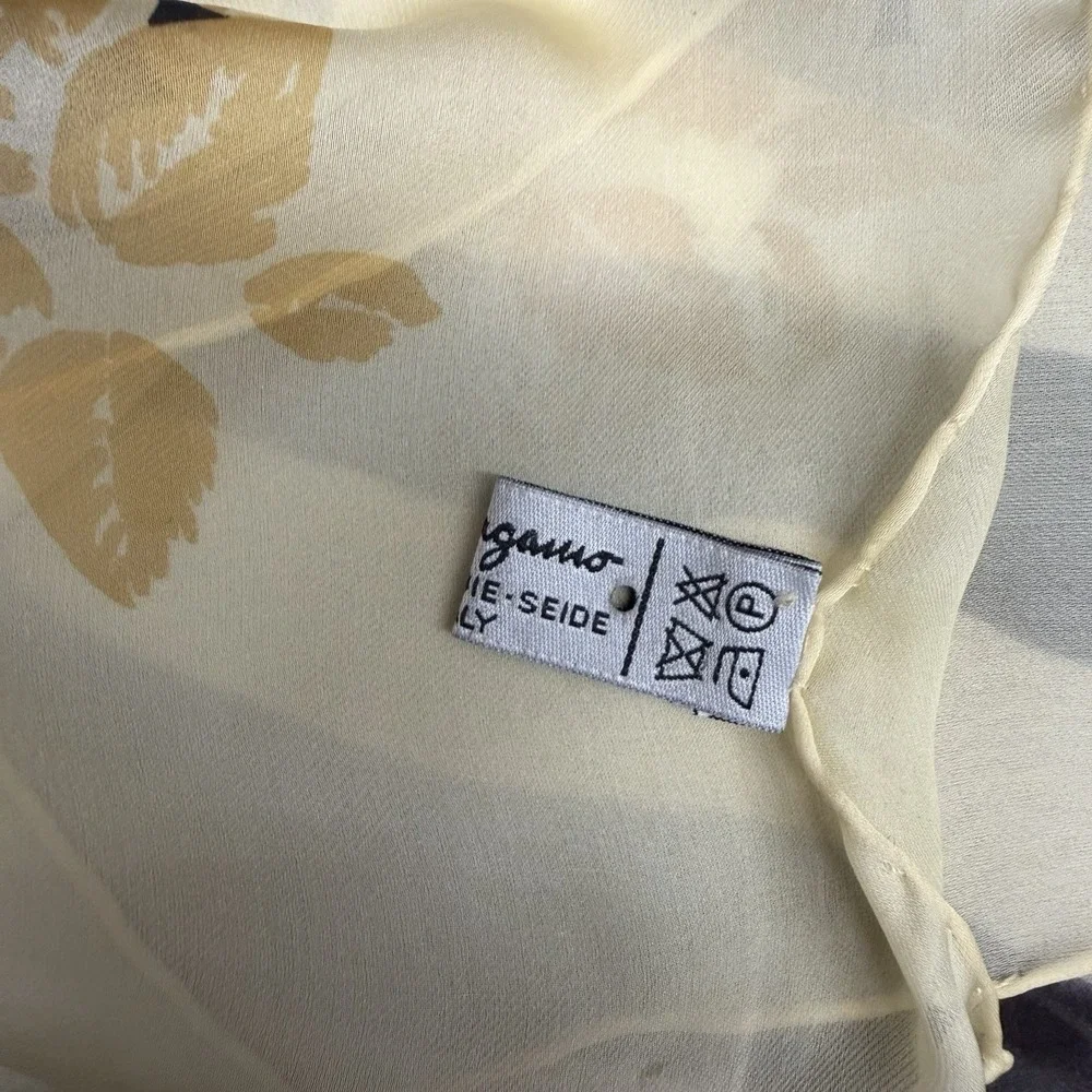 Salvatore Ferragamo 100% Silk Scarf  3 Giraffe 4 Zebra 1 Cheetah JUMBO 52